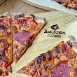 Unsere Pizzen werden frisch für Dich zubereitet. Wir stellen den Teig selbst her. Das schmeckt wie in Italien!