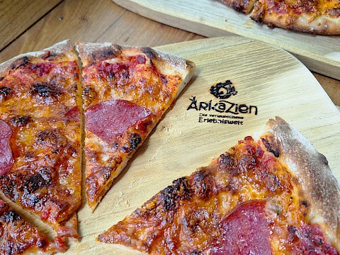 Unsere Pizzen werden frisch für Dich zubereitet. Wir stellen den Teig selbst her. Das schmeckt wie in Italien!