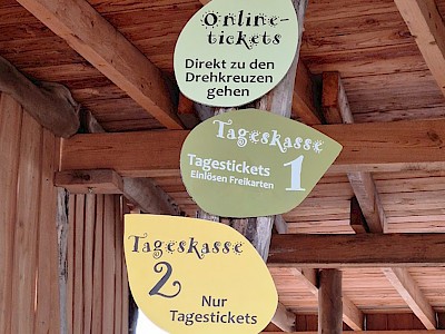 Tickets online UND an den Tageskassen