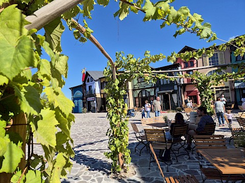Gemütlicher Marktplatz wie aus einer anderen Zeit